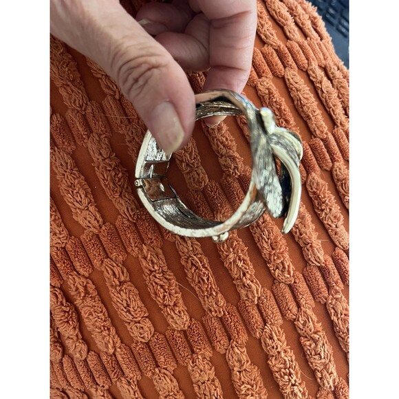 Vintage SELINI signed Etched Gold tone Clamper Hinged Adjustable Bracelet 1960’s - Picture 6 of 12